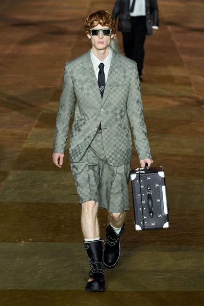 Look 7